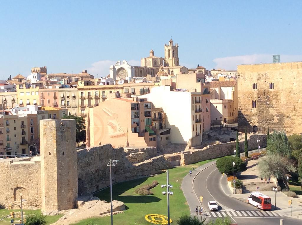 Tarragona Suites Mediona Bagian luar foto