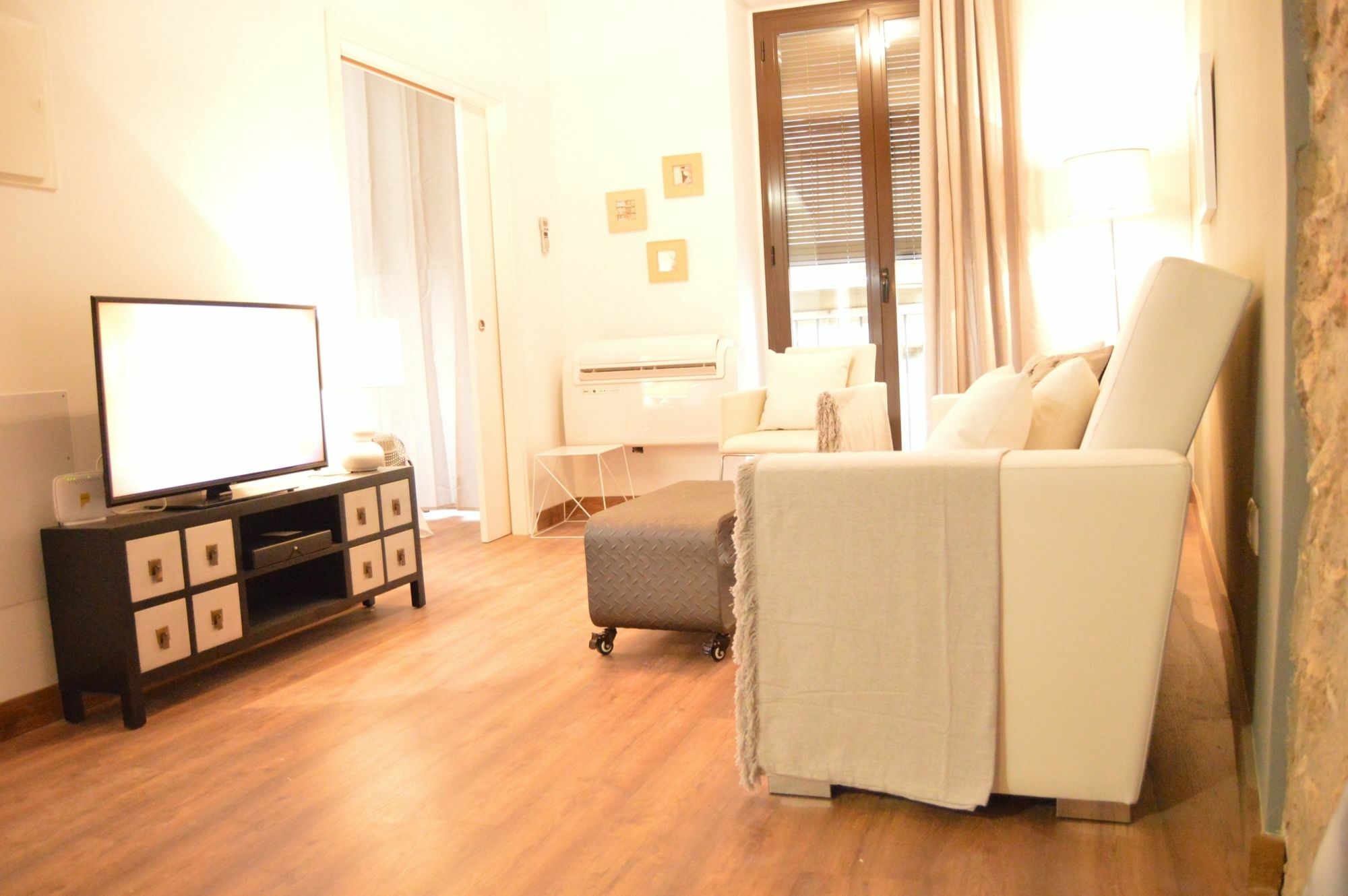 Tarragona Suites Mediona Bagian luar foto