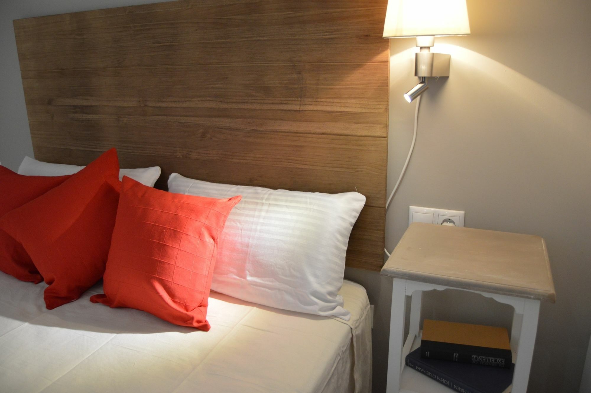 Tarragona Suites Mediona Bagian luar foto
