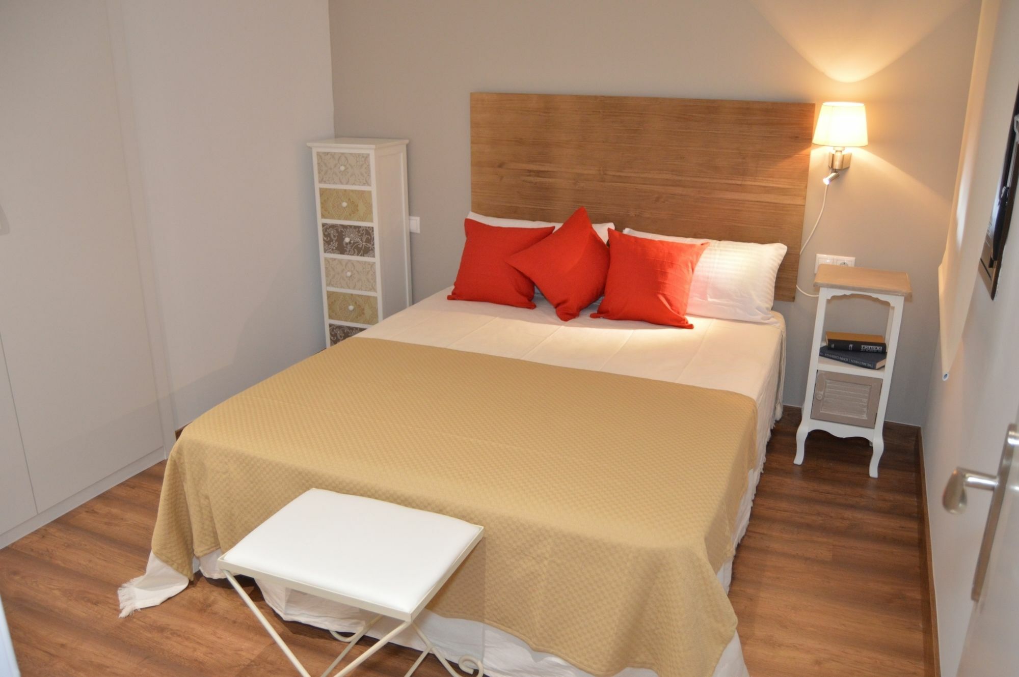 Tarragona Suites Mediona Bagian luar foto