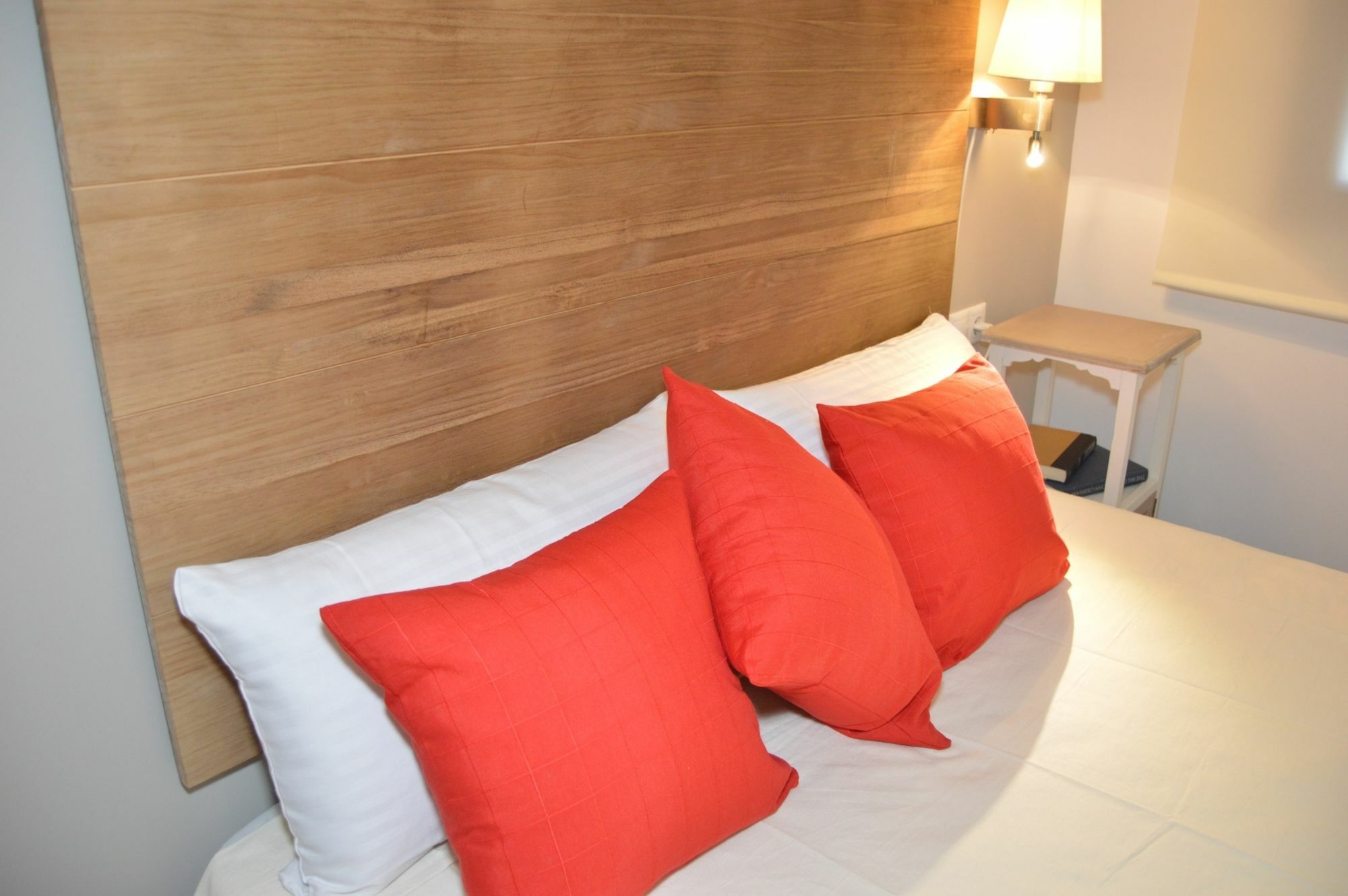Tarragona Suites Mediona Bagian luar foto